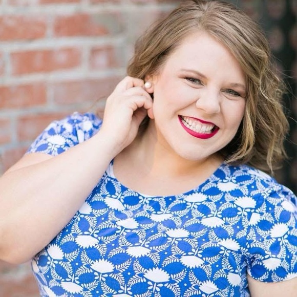 Meet your Posher, Becca - Picture 7 of 7